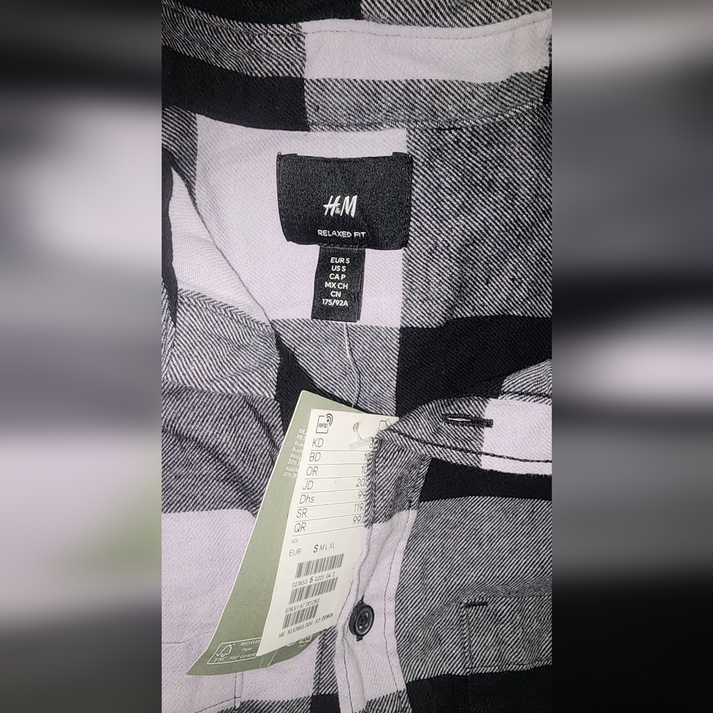 H&M Black and White Flannel Shirt Mens Small NWT - Picture 2 of 3